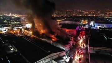 Bursa'da fabrikada çıkan yangına dahil sürüyor