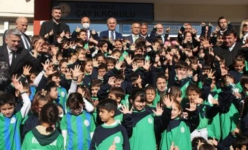 Çaykur Rizespor'dan öğrencilere 1500 adet eşofman