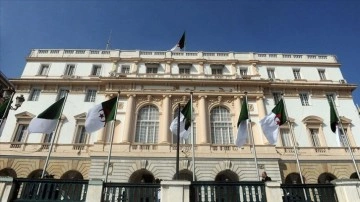 Cezayir parlamentosu, Fransız sömürge sürecini töhmet sayan yasa tasarısına hazırlanıyor