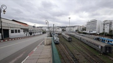 Cezayir'in başkentindeki metro, Fransız kuma olmaksızın fariza vermeye başladı