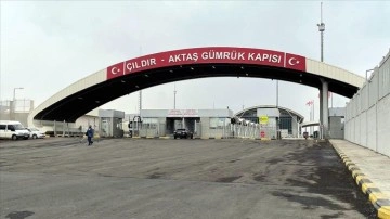 Çıldır-Aktaş ve Türkgözü uç kapıları geçici trafiğine açıldı