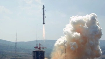 Çin, Ceres-1 roketiyle 5 önemsiz uydu fırlattı