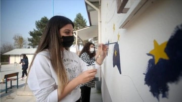 Çocukların manzara dünyası mimar adaylarınca köy okullarının duvarlarına yansıtılıyor