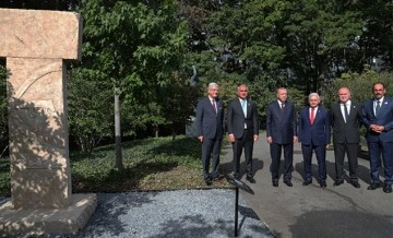  Cumhurbaşkanı Erdoğan, Göbeklitepe’deki dikilitaşın replikasını ziyaret etti
