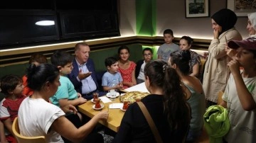 Cumhurbaşkanı Erdoğan pastanede vatandaşlarla geveze etti