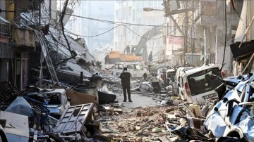 Depremde yıkılan binalarla ilişik soruşturmalarda 14 çirkin tutuklandı