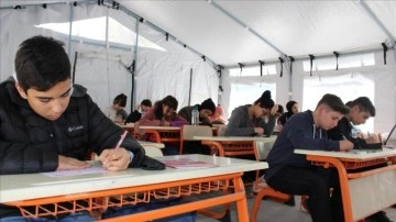 Depremden etkilenen Hatay'da ekol bahçesine dernek sınıflar kuruldu