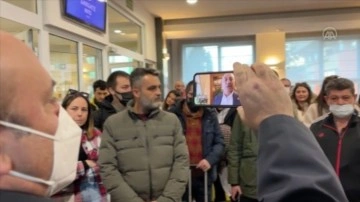 Dışişleri Bakanı Çavuşoğlu, Ukrayna'dan Polonya'ya mevrut Türk vatandaşlarıyla görüştü