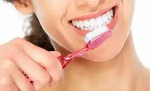 Dişleri sert fırçalamak ‘fırça çürüğüne’ sebep oluyor