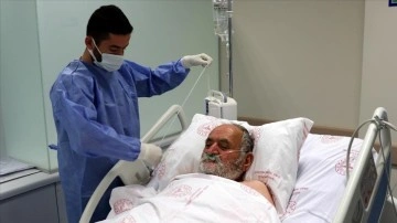 Diyabet, KOAH ve alzaymır hastası Ahmet ağababa aşılama sebebiyle Kovid-19'u yendi