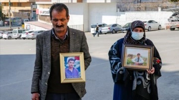 Diyarbakır annelerinin oturma eylemine 2 karı hâlâ katıldı: Oğlum gelip Türk adaletine teyit olsun