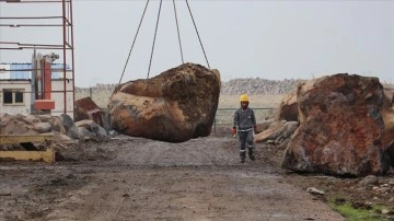 Diyarbakır'da şirketler bazalt taşı talebini istikbal etmek düşüncesince üretimini artırıyor