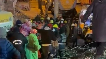 Diyarbakır'da yıkılan yapının enkazından 122 saat sonraları müşterek kadın kurtarıldı