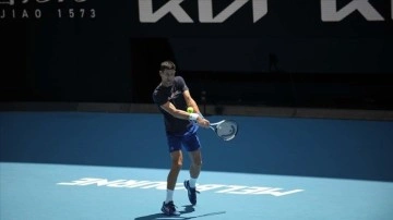Djokovic, Avustralya vizesinin iptali sonra önce el matbuat uğrunda çalıştı