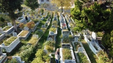 Düzce Depreminde hayatını kaybedenler mezarları başlangıcında anıldı