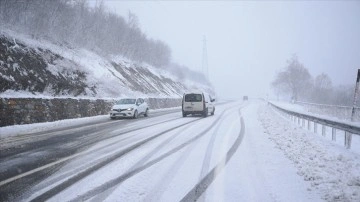 Edirne ve Kırklareli'nde kar can alıcı oluyor