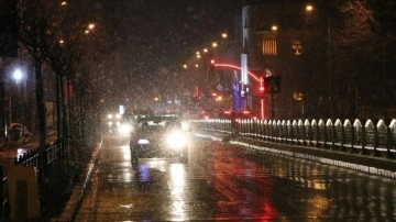 Edirne'de kar yağışı şehir merkezinde can alıcı olmaya başladı