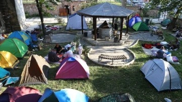 Edirne'de otellerde toprak bulamayan güreşseverler çadırlarda kaldı