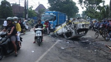 Endonezya'da ayak topu maçında çıkan izdihamda 129 isim öldü