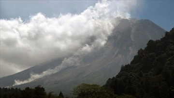 Endonezya'da Merapi Yanardağı'ndaki patlamalar dolayısıyla 253 ad boşaltma edildi