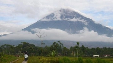 Endonezya'da Semeru Yanardağı'ndaki patlamada geberik sayısı 13'e çıktı