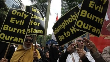 Endonezyalı Müslümanlar, İsveç'te Kur'an-ı Kerim'in yakılmasını gıcırtı etti