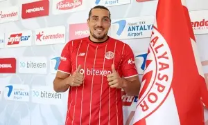 Enzo Crivelli, Antalyaspor'a imzayı attı