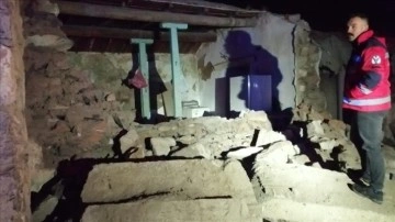 Ermenistan'daki 5,3 büyüklüğündeki deprem sonrası Kars'ta hasar belirleme emek harcamaları sürüyor