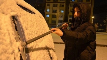 Erzurum'da kar can alıcı oluyor