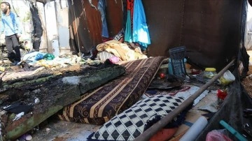 Esed diyetinin İdlib'deki kampa düzenlemiş olduğu saldırıda 1 eş öldü