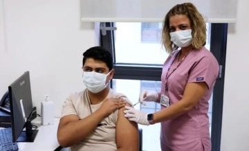 Eskişehir'de 100'üncü Turkovac gönüllüsü aşısını oldu