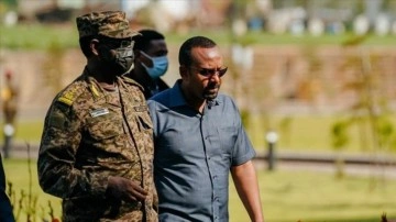 Etiyopya Başbakanı Ahmed, isyancılarla uğraş düşüncesince cepheye gitti