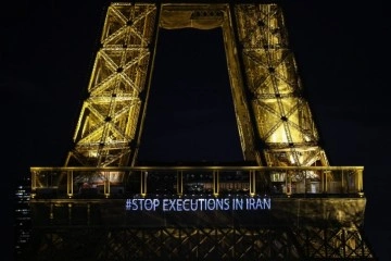 Eyfel Kulesi’ne 'İran'da idamları durdurun' çarpıcı sözleri yansıtıldı