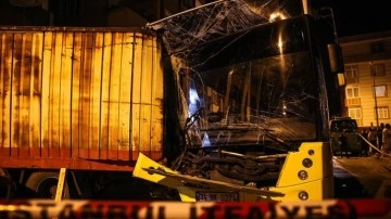 Eyüpsultan’da İETT otobüsü otopark halindeki 17 vasıtaya çarptı