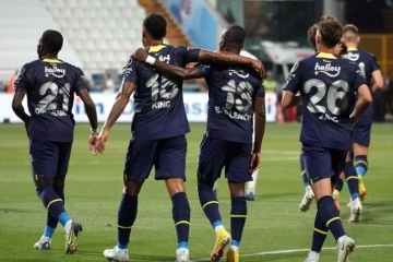 Fenerbahçe, deplasmanda Kasımpaşa'ya gol evet yağdı