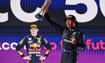 Formula 1'de Hamilton kazandı, şampiyonluk sonuç yarışa kaldı