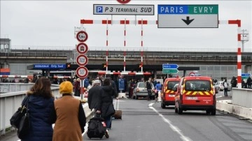 Fransa'da, 31 Ocak'ta Orly Havalimanı'ndaki seferlerin yüzdelik 20'sini bozma çağrı