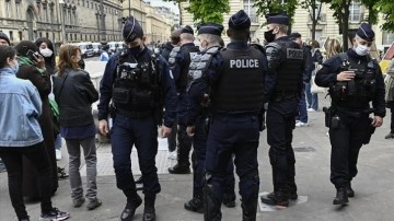 Fransa'da 6 polis, rasist taşlama ve şiddetten dam cezasına çarptırıldı