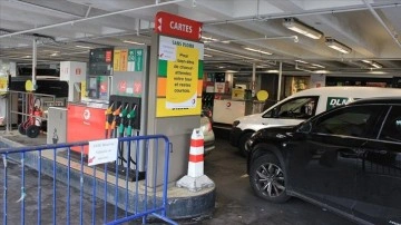 Fransa'da benzin istasyonlarındaki akaryakıt tedarik derdi bitmeme ediyor
