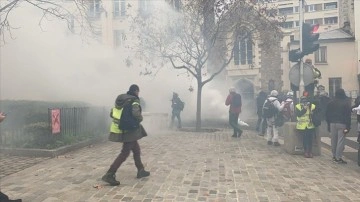 Fransa'da sarı yeleklilerin gösterilerinin 3. senesinde hüküm vakaları yaşandı