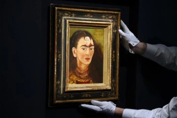 Frida Kahlo’nun otoportresi 34.9 milyon dolara satıldı