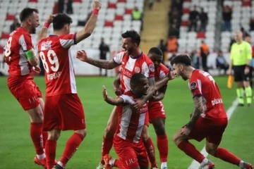 FT Antalyaspor, çıkışını sürdürdü