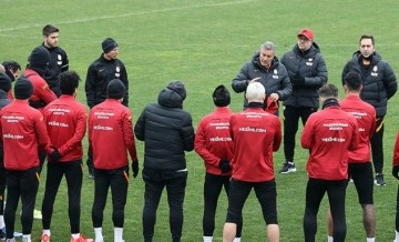Galatasaray, yeni teknik direktör Torrent yönetiminde çift idman gerçekleştirdi 