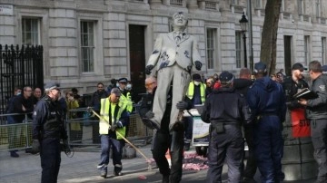 Greenpeace üyeleri Londra’da aksiyon yaptı