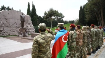 Haydar Aliyev vefatının 18. senesinde mezarı başlangıcında anıdı