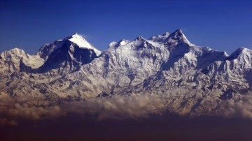 Himalayalar'da çığ düşmesi kararı 10 dağcı öldü, 11 dağcı kayıp