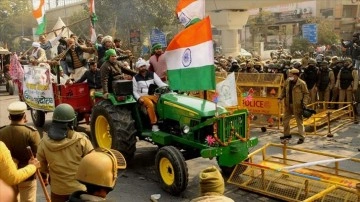 Hindistan protestolara bozukluk bulunan kesinleşmemiş tarım yasalarını kaldıracak
