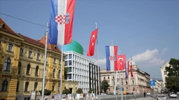 Hırvatistan sokakları Cumhurbaşkanı Erdoğan'ın ziyareti önceleri Türk bayraklarıyla donatıldı