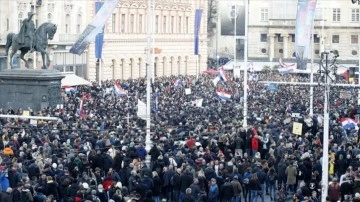 Hırvatistan'da 10 binden çok insan Kovid-19 tedbirlerini protesto etti