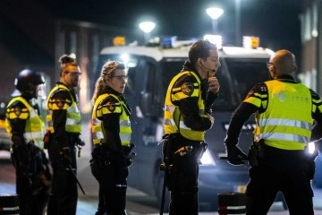Hollanda’da Covid-19 önlemleri protesto edildi: 40 gözaltı, 5 polis yaralandı